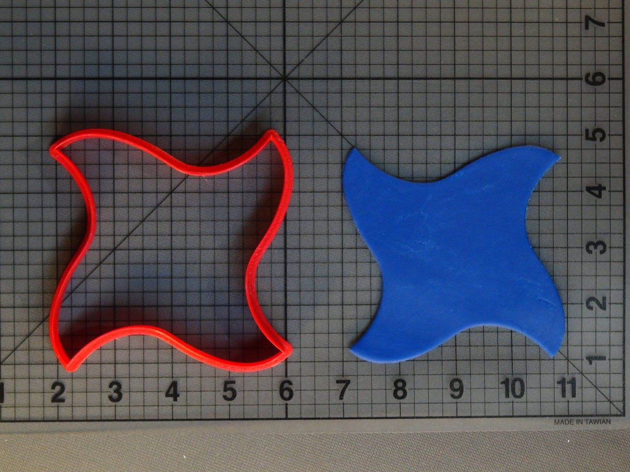 Curved Four Point Ninja Star 266-A621 Cookie Cutter