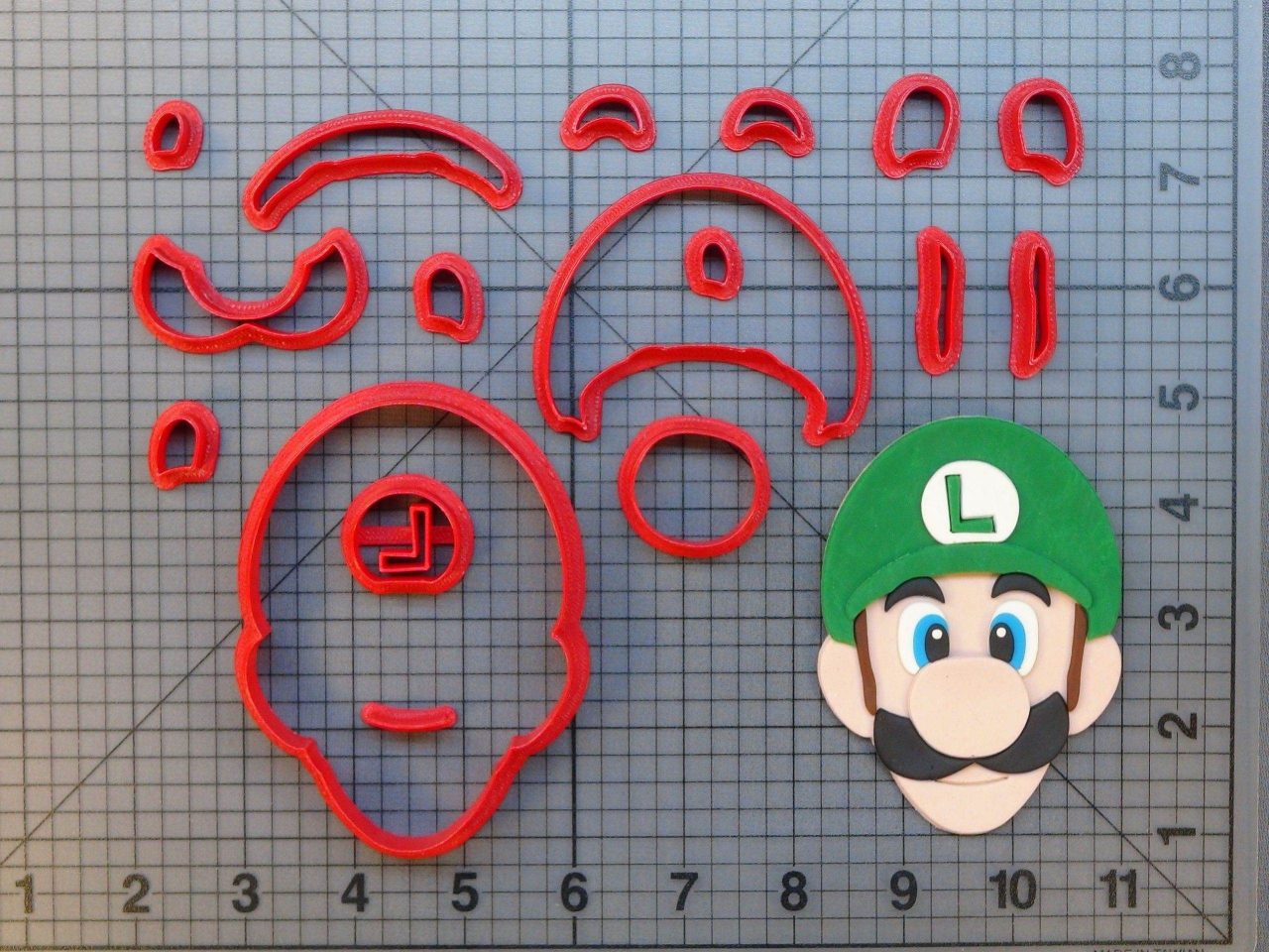 Super Mario - Luigi 266-A031 Cookie Cutter Set (4 inch)