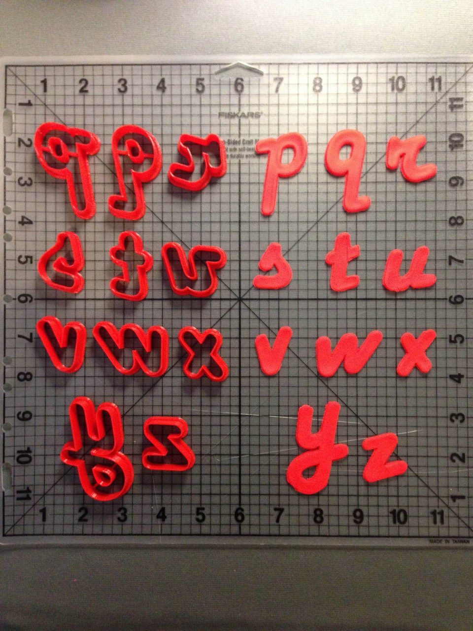 Harlow Gold Font Lowercase Cookie Cutters (1)