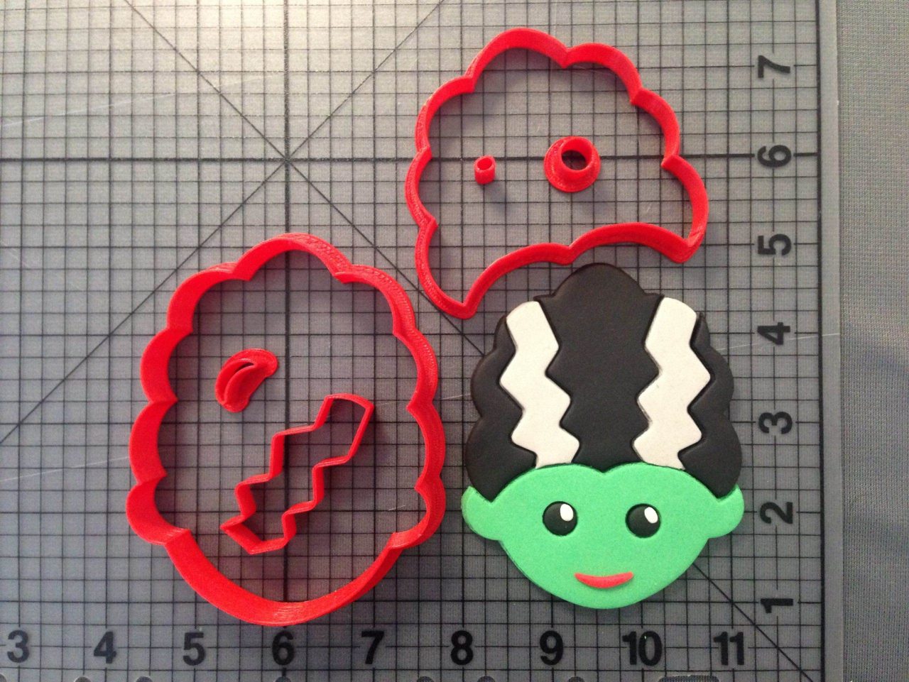 Halloween - Bride of Frankenstein 100 Cookie Cutter Set