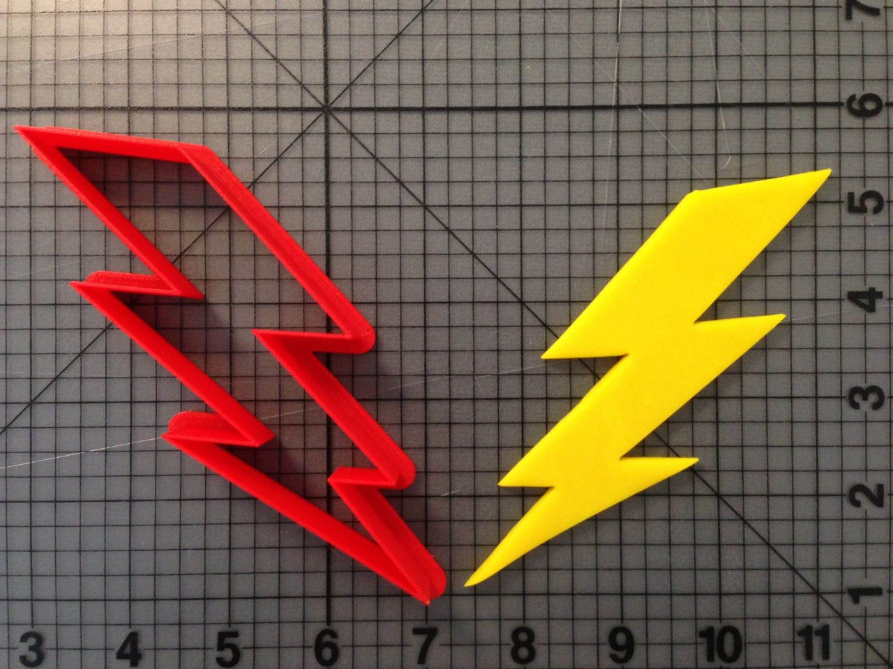 Lightning Bolt 266-B924 Cookie Cutter (4 INCH)