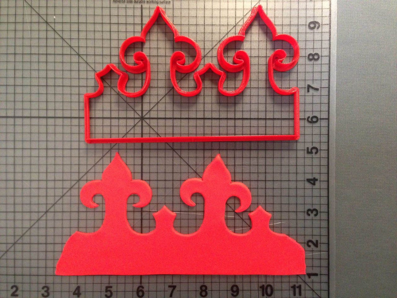 Crown Repeating Pattern Cookie Cutter scaled
