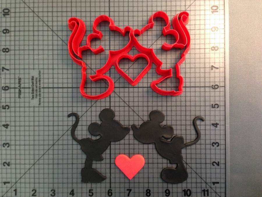 Mickey & Minnie Kiss Cookie Cutter