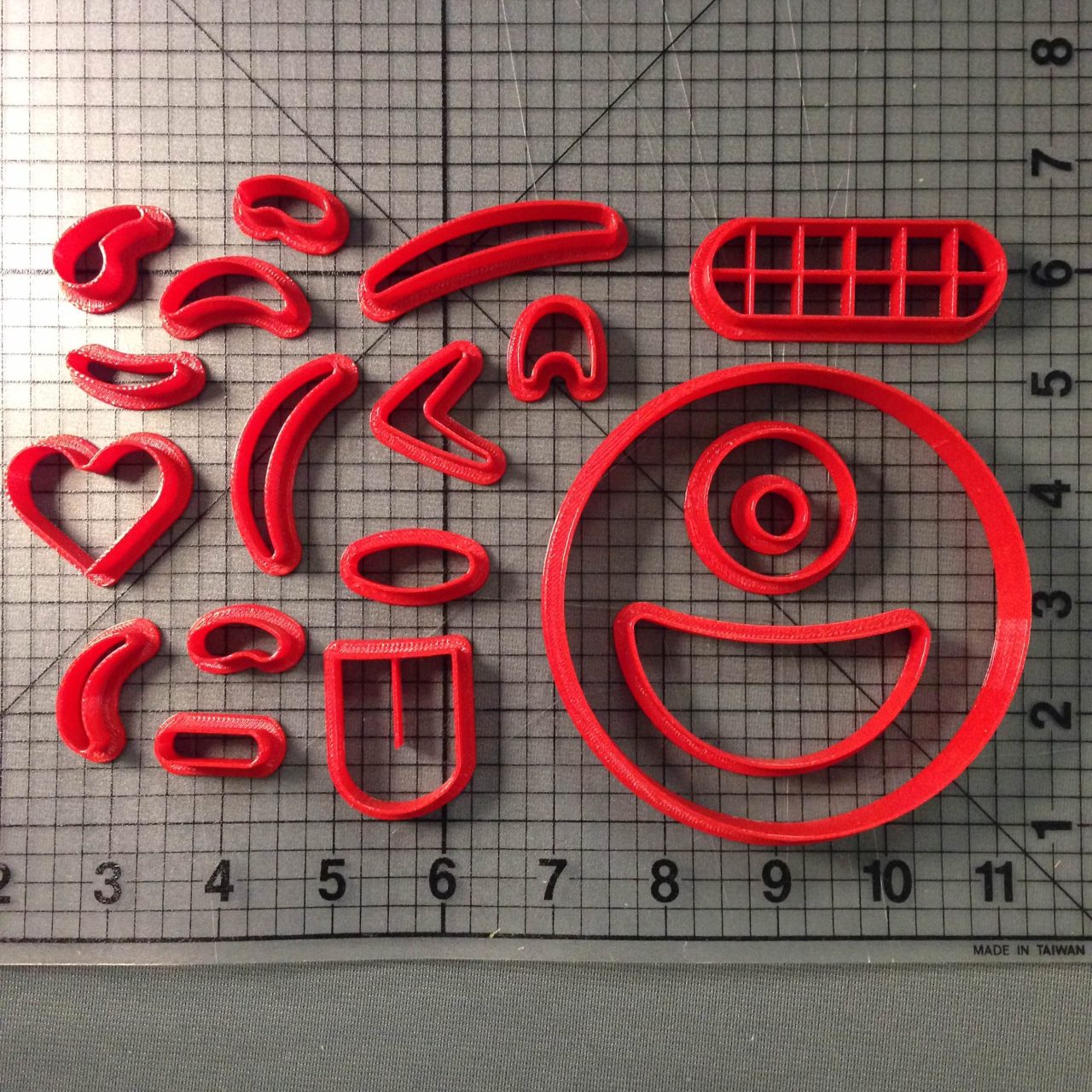 Emoji 266-A021 Cookie Cutter Kit (4 inch) (1)