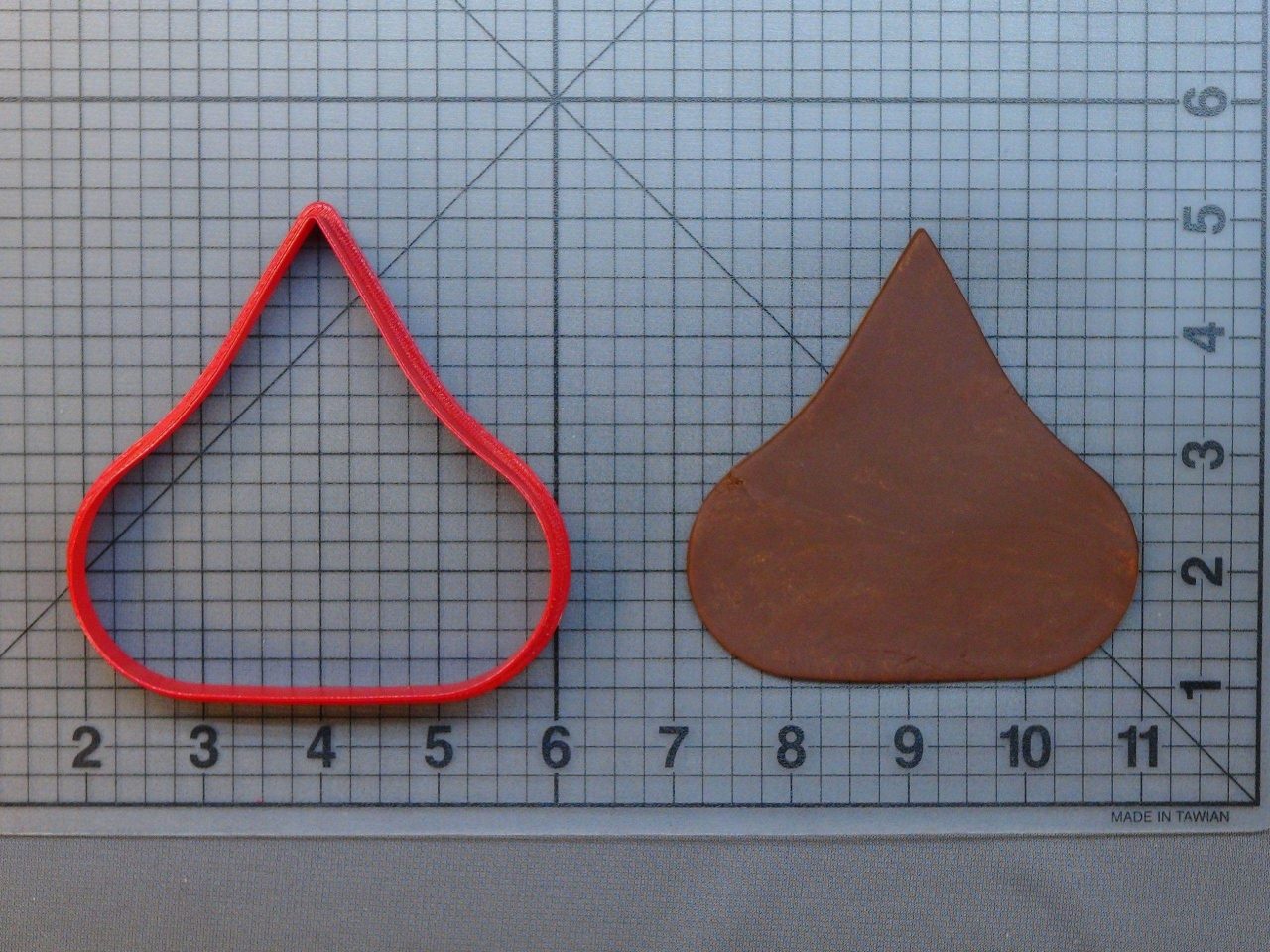 Candy Kiss 266-A627 Cookie Cutter