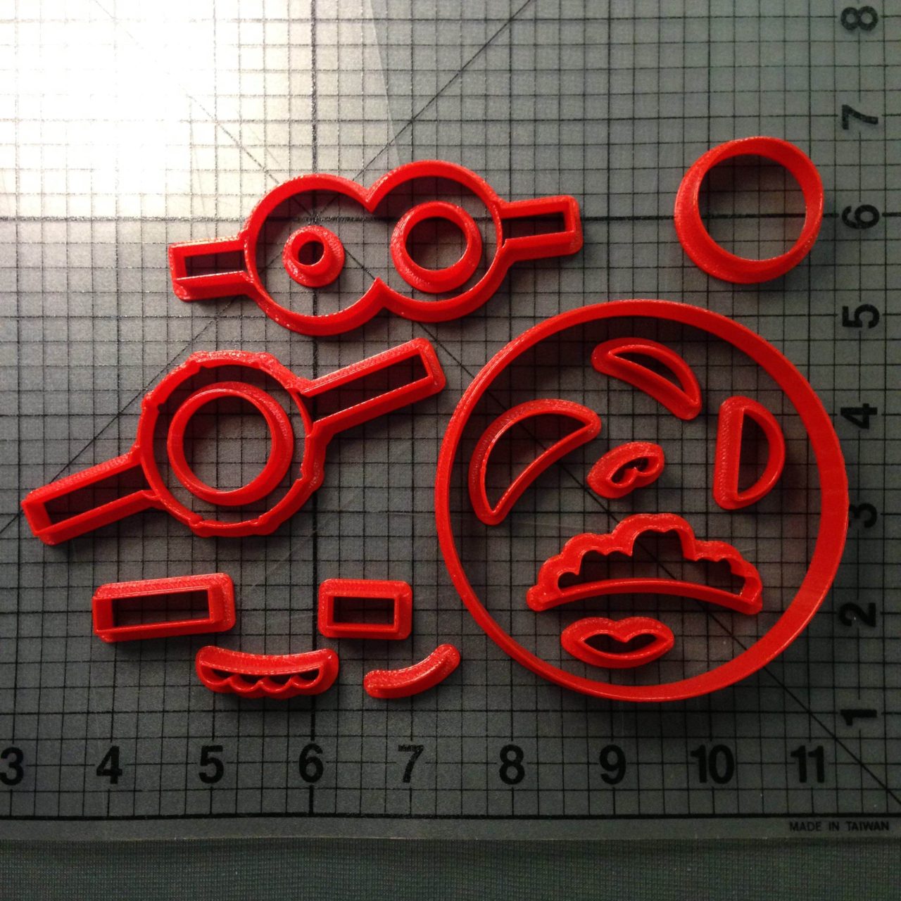 Minion Circle Cookie Cutter Set