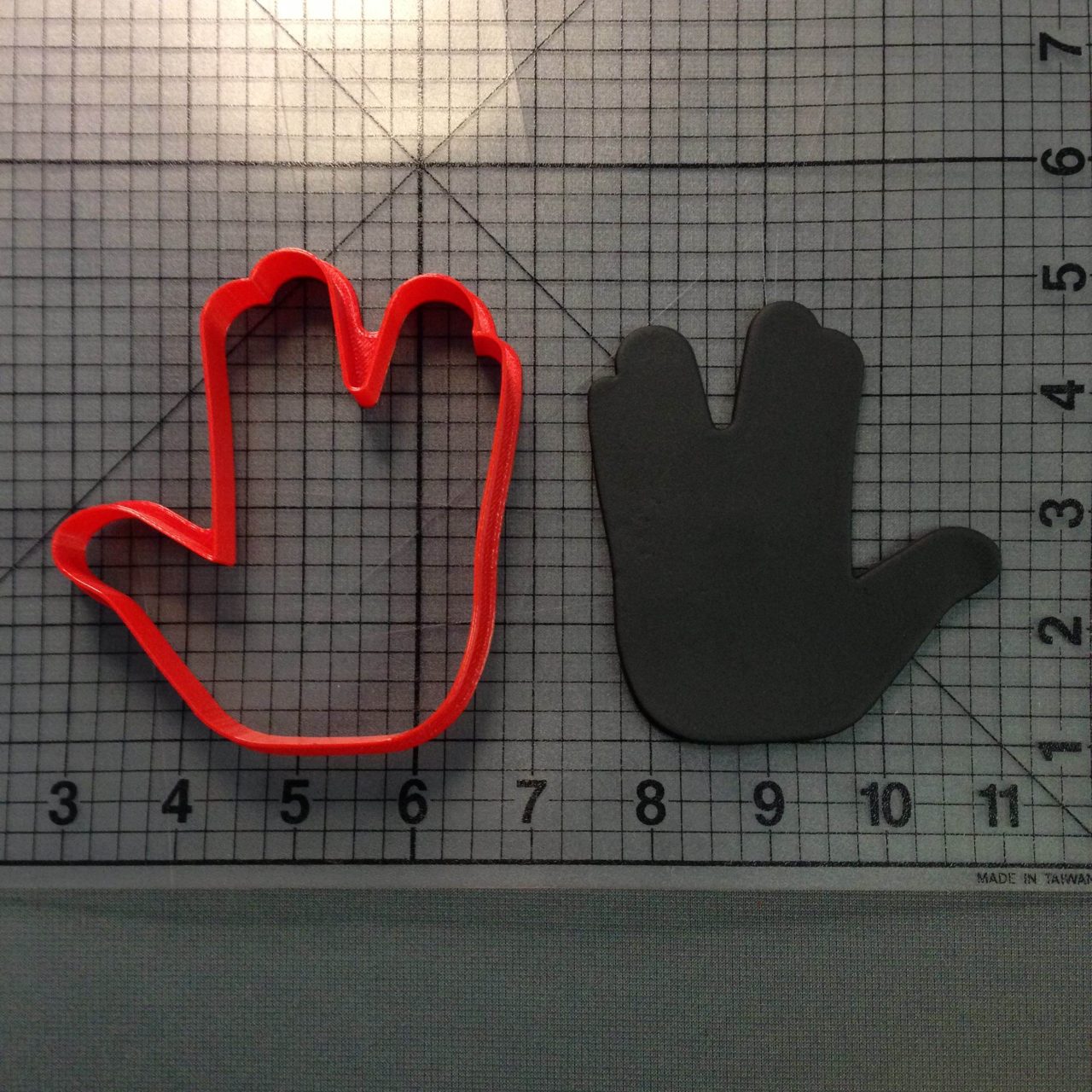 Vulcan Salute 100 Cookie Cutter