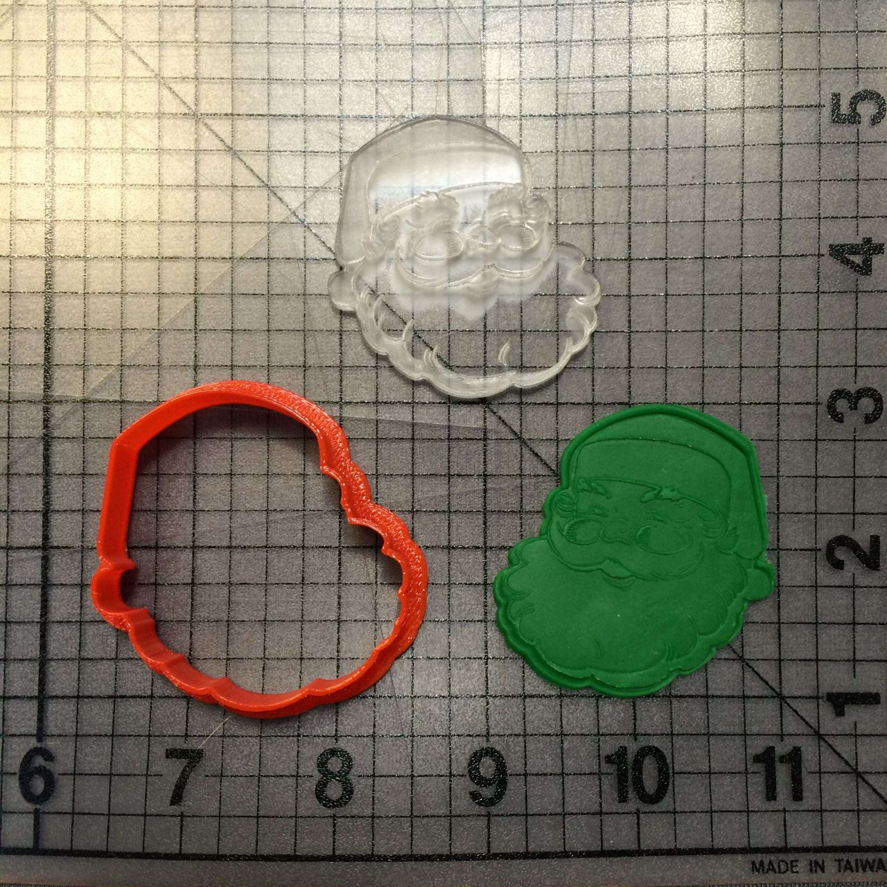 Santa 100 Cookie Cutter and Stamp (1)