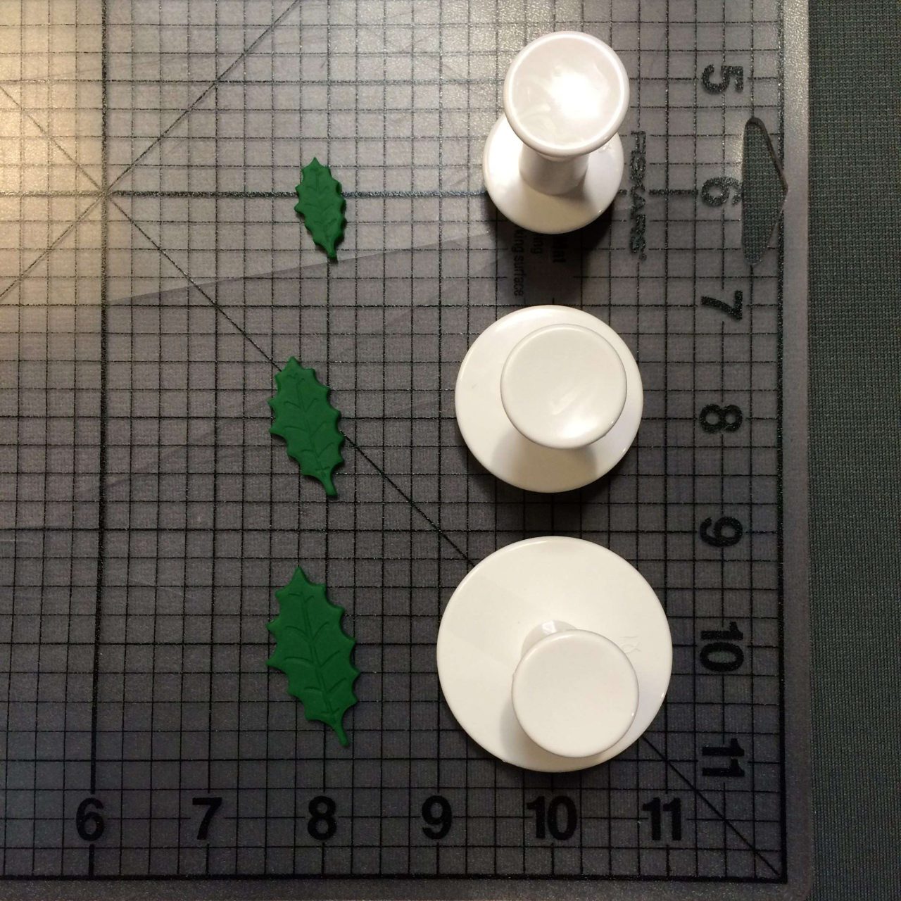Holly Leaf Plunger Cookie Cutter Set (2)