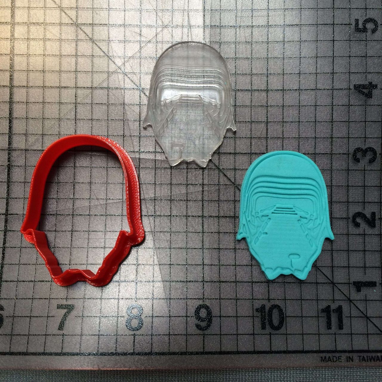 Star Wars - Kylo Ren 100 Cookie Cutter and Acrylic Stamp - Image 3