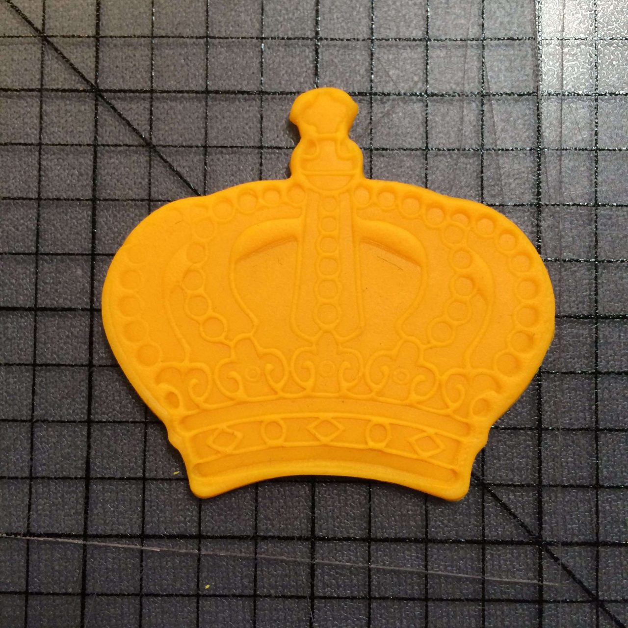 Crown 100 Cookie Cutter and Acrylic Stamp - Image 4