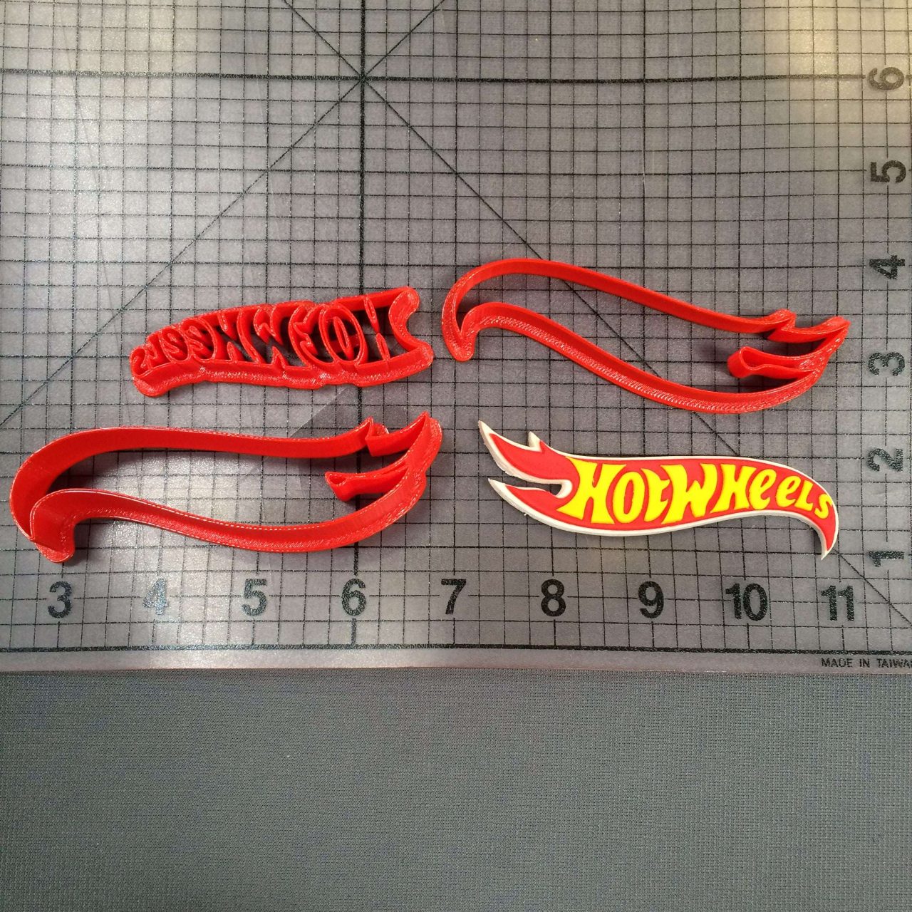 Hot Wheels Logo 266-B521 Cookie Cutter Set (4 inch)