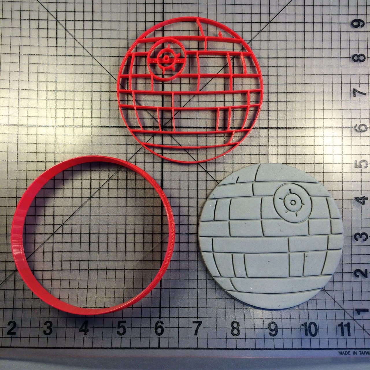 Star Wars - Death Star 100 Cookie Cutter and Stamp