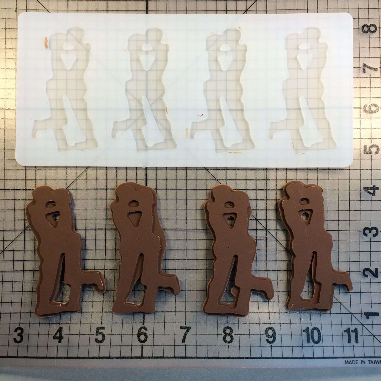 Kissing Chocolate Mold (1)