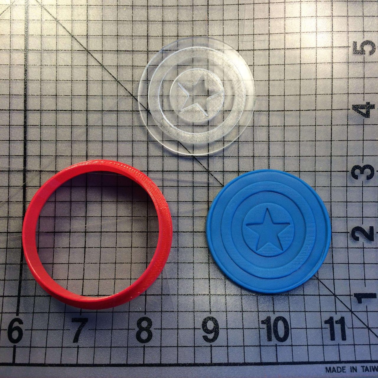 Captain America Shield 100 Cookie Cutter and Acrylic Stamp - Image 3