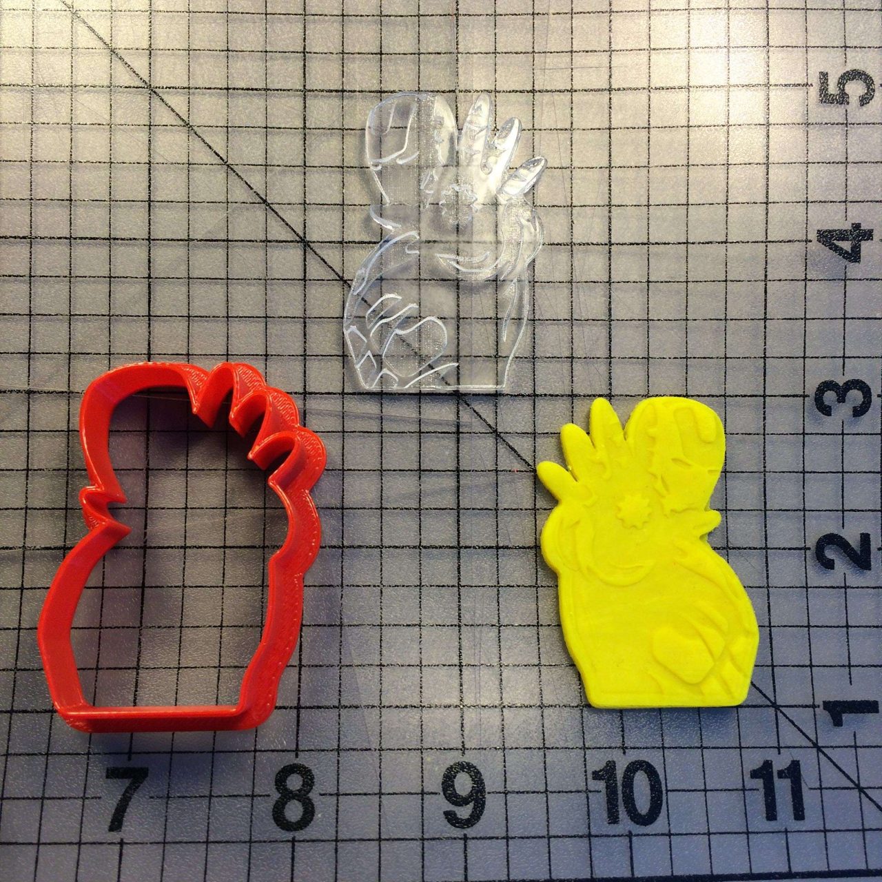 Iron Man 100 Cookie Cutter and Acrylic Stamp - Image 3