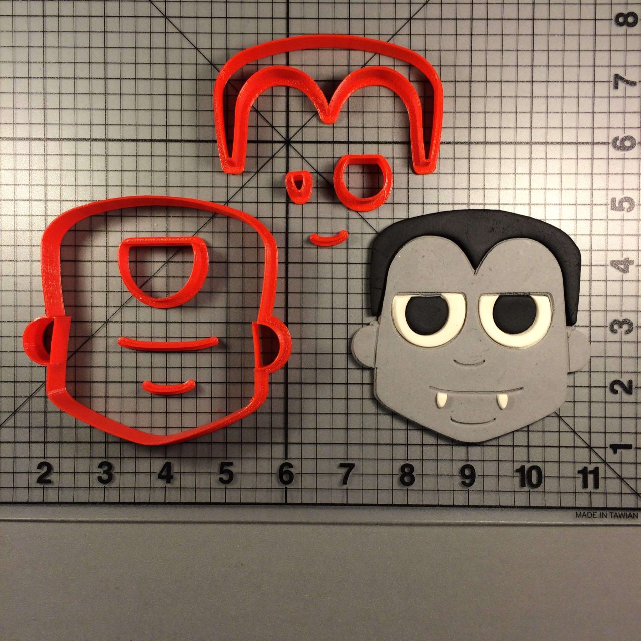 Halloween - Dracula Face 100 Cookie Cutter Set