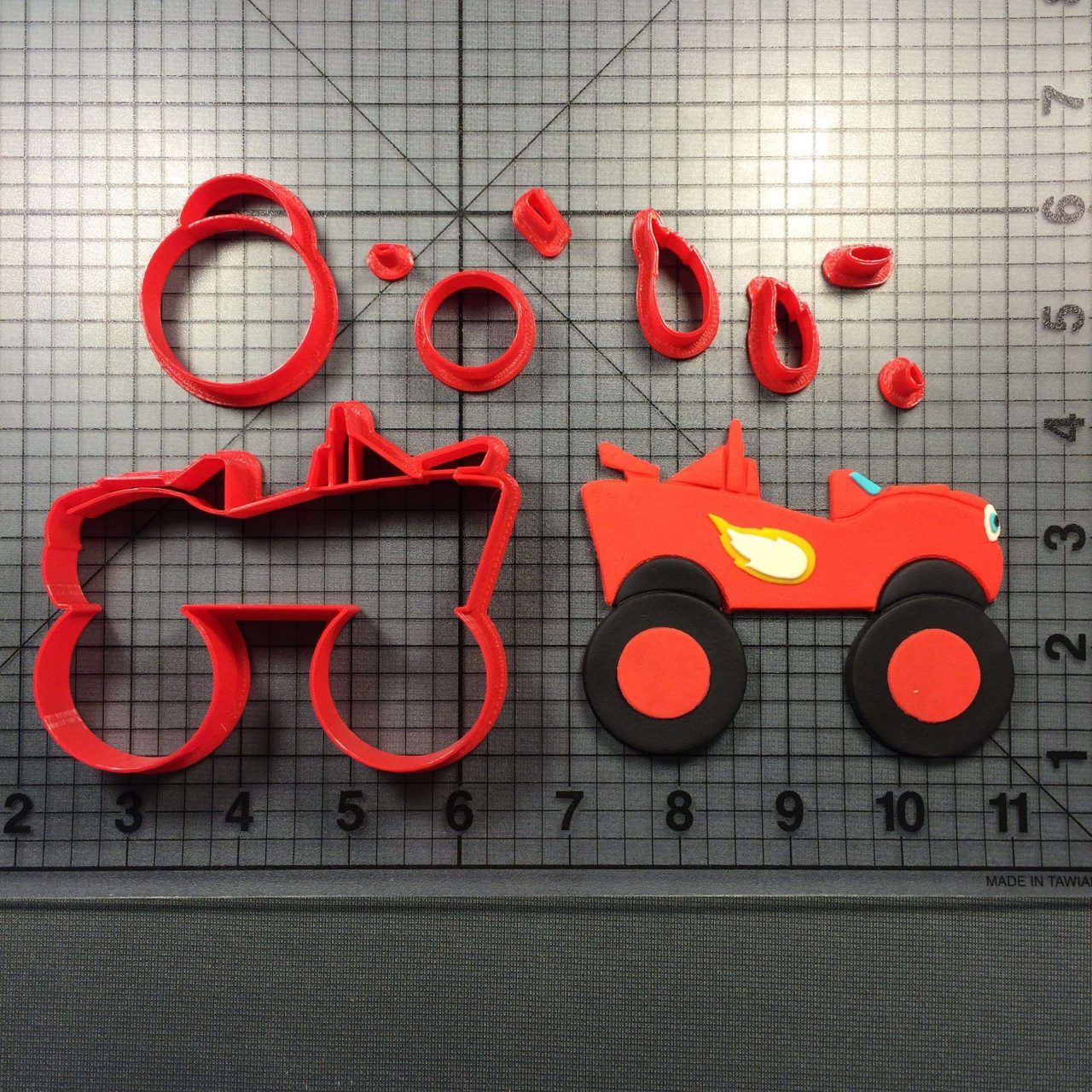 Blaze Monster Truck 100 Cookie Cutter Set