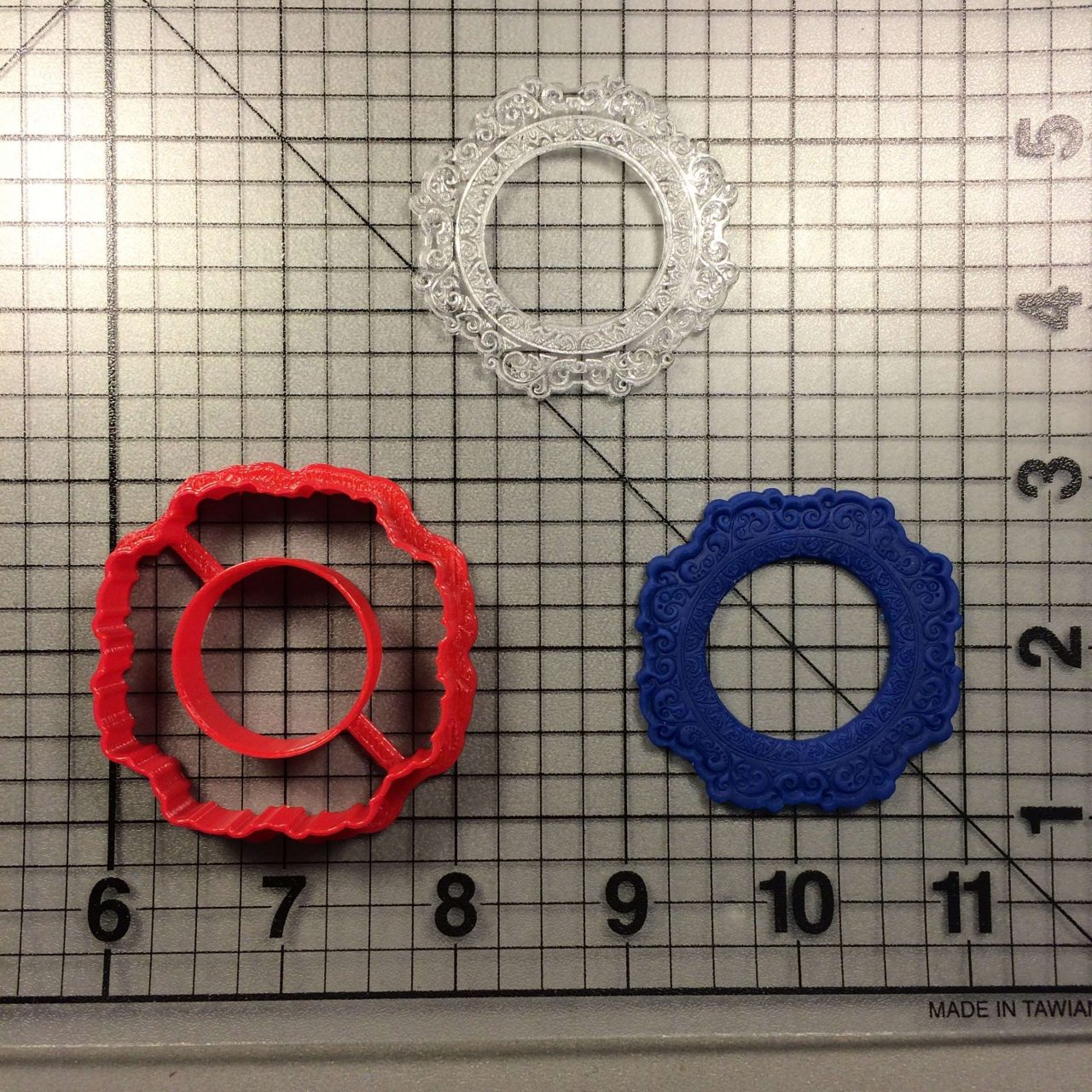 Border 104 Cookie Cutter and Stamp (imprinted 1)
