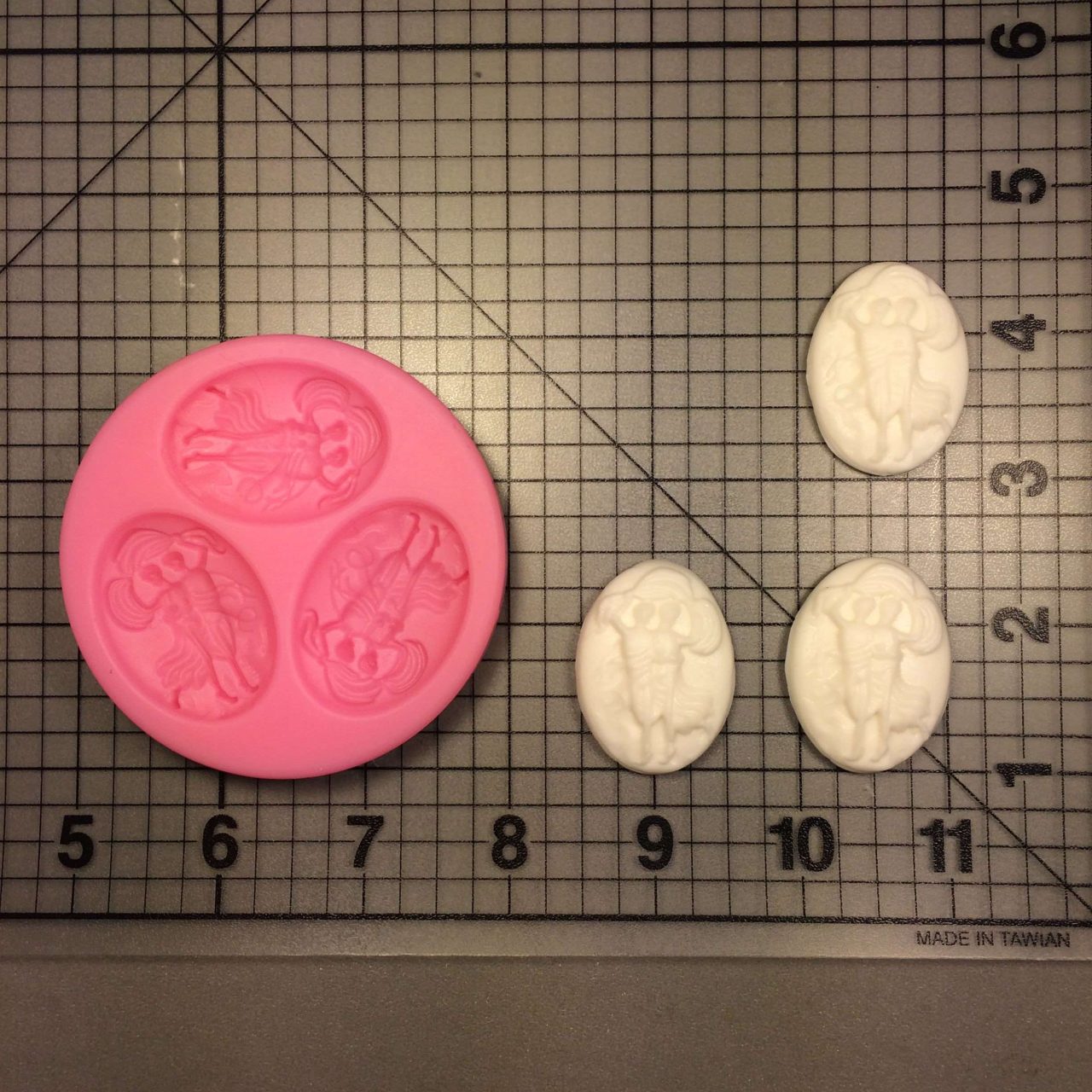 Gemini Pendant 651 Silicone Mold (1)