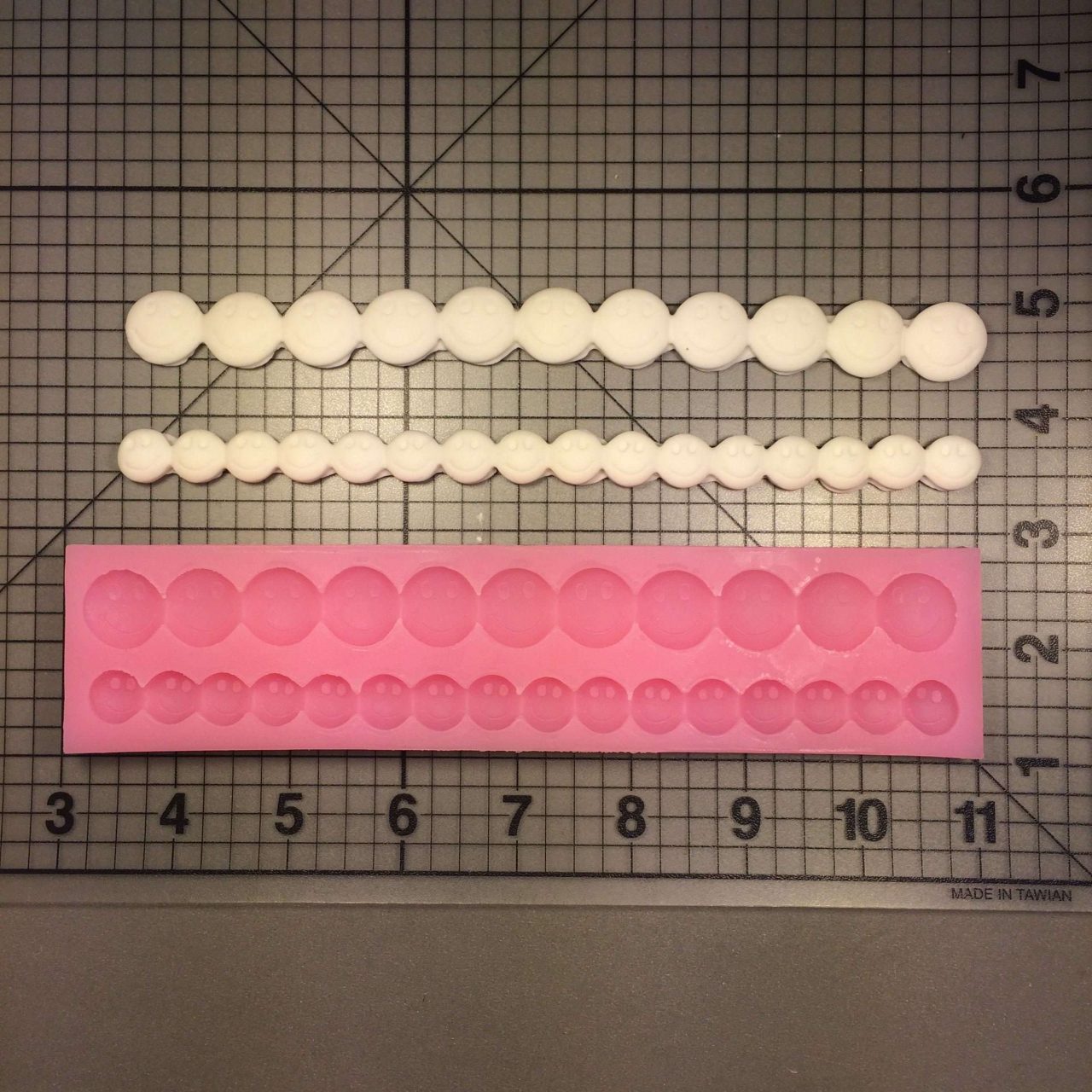 Happy Face Pearl Strand 071 Silicone Mold (1)