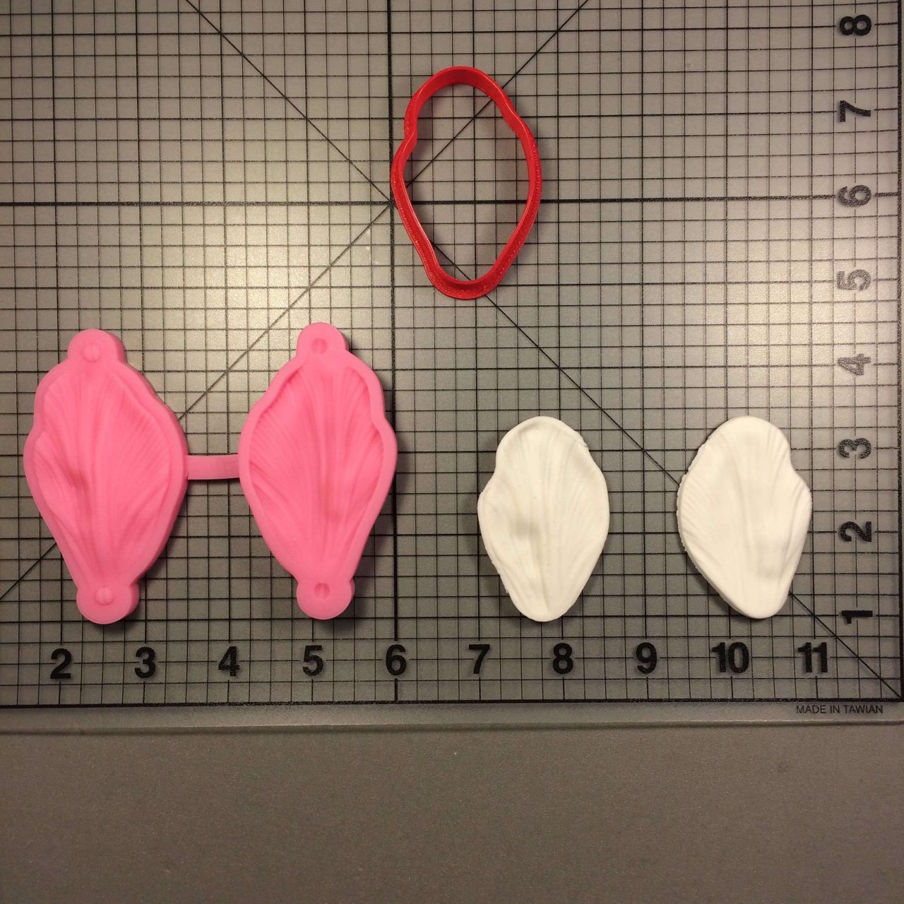Veiners for Orchid Throat Tulip 137 Cutter and Silicone Mold Set (1)