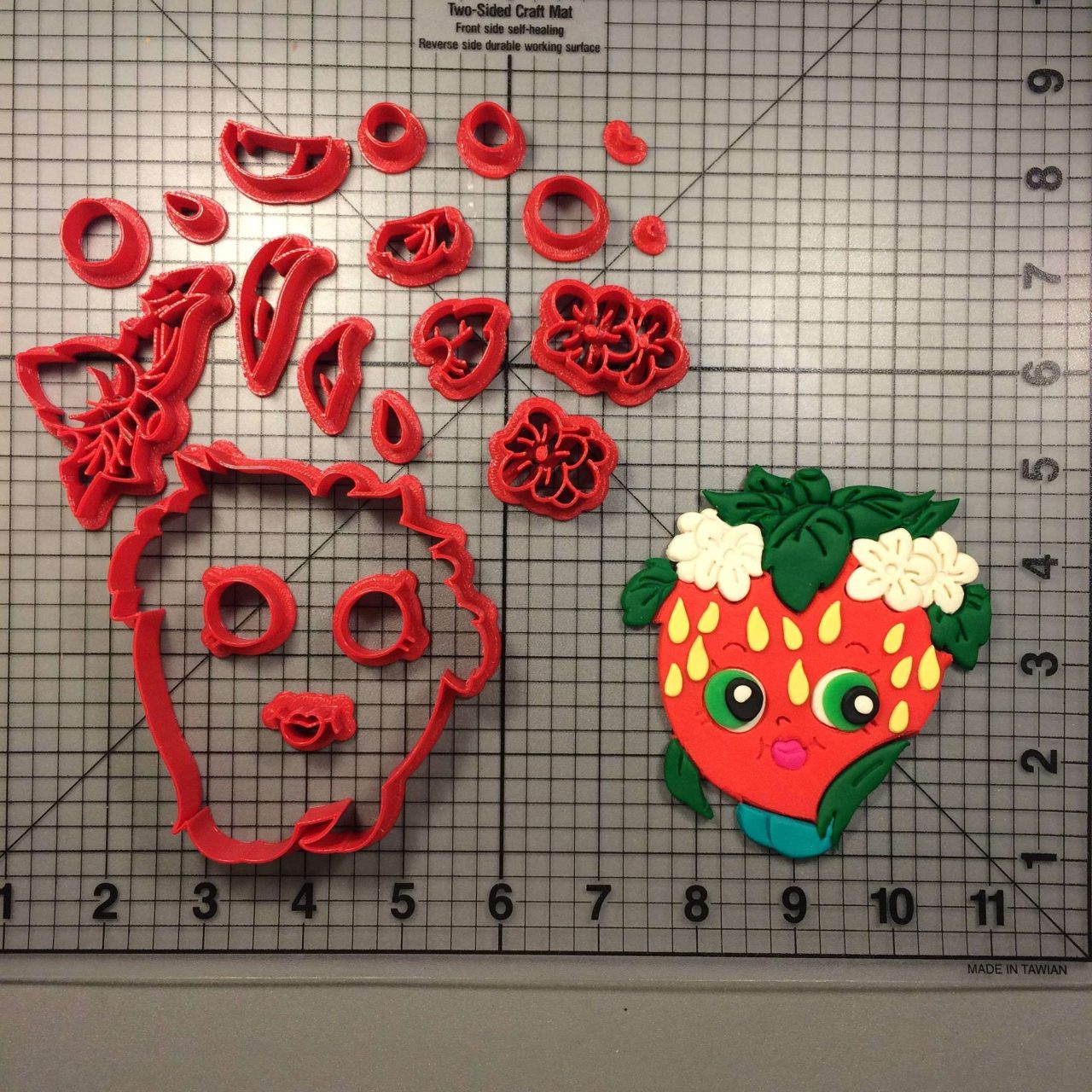 Strawberry Kiss Shopkins Cookie Cutter Set