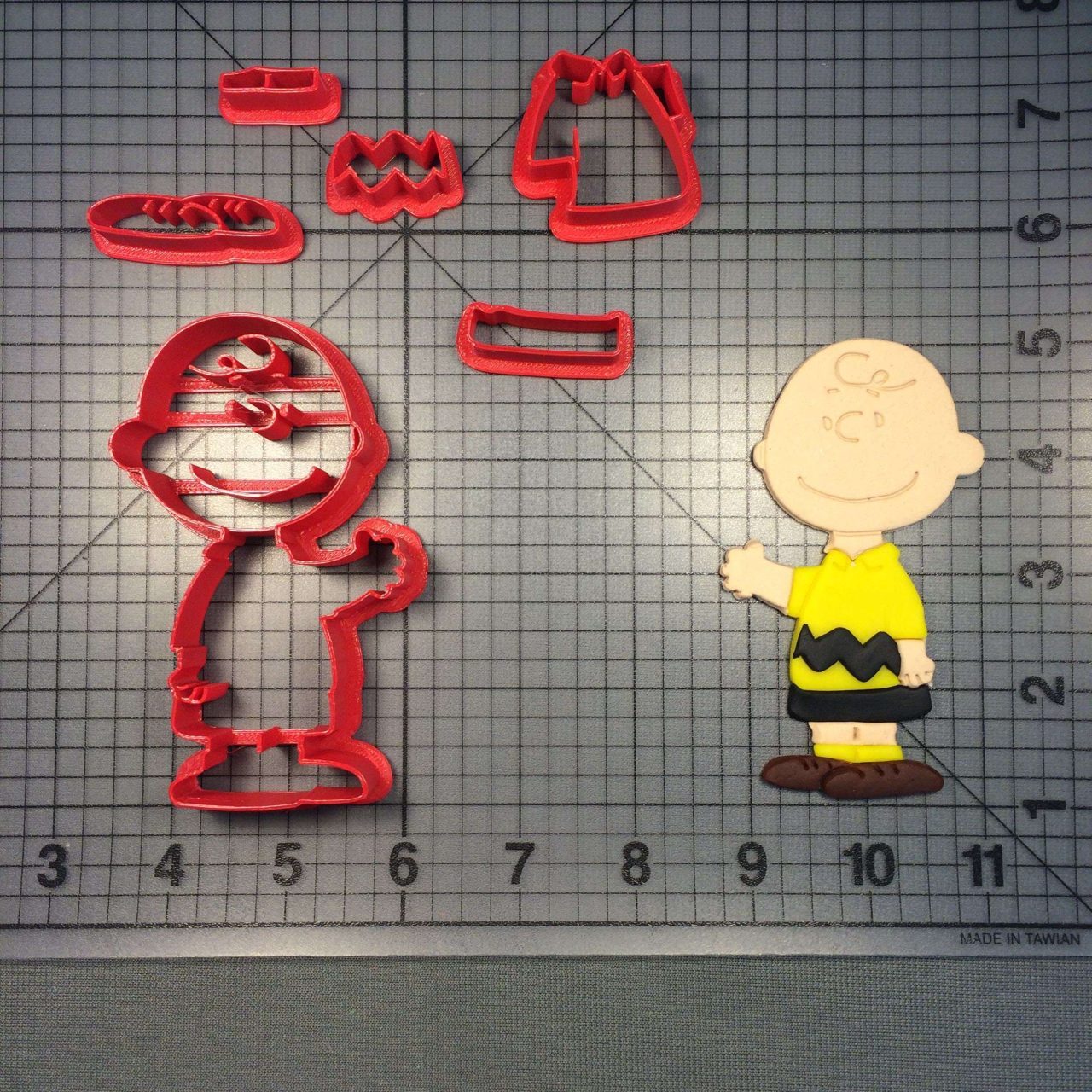 Charlie Brown 100 Cookie Cutter Set