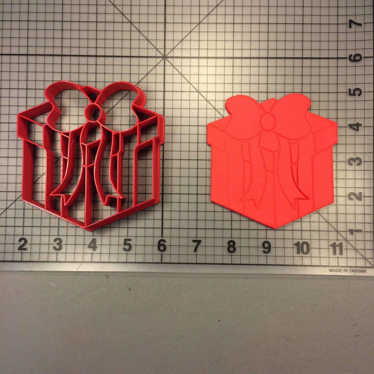 Present 105 Cookie Cutter