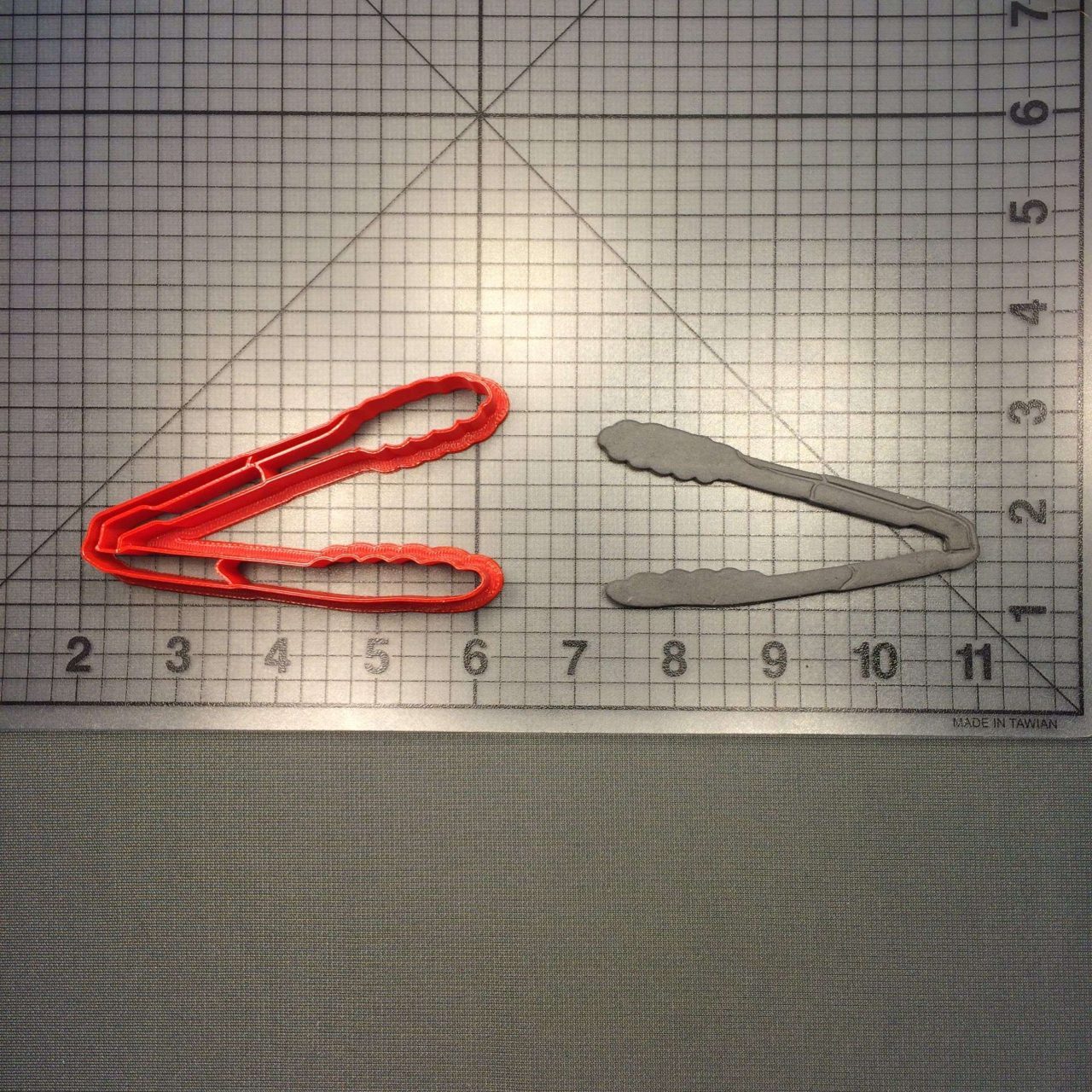 Tongs 100 Cookie Cutter