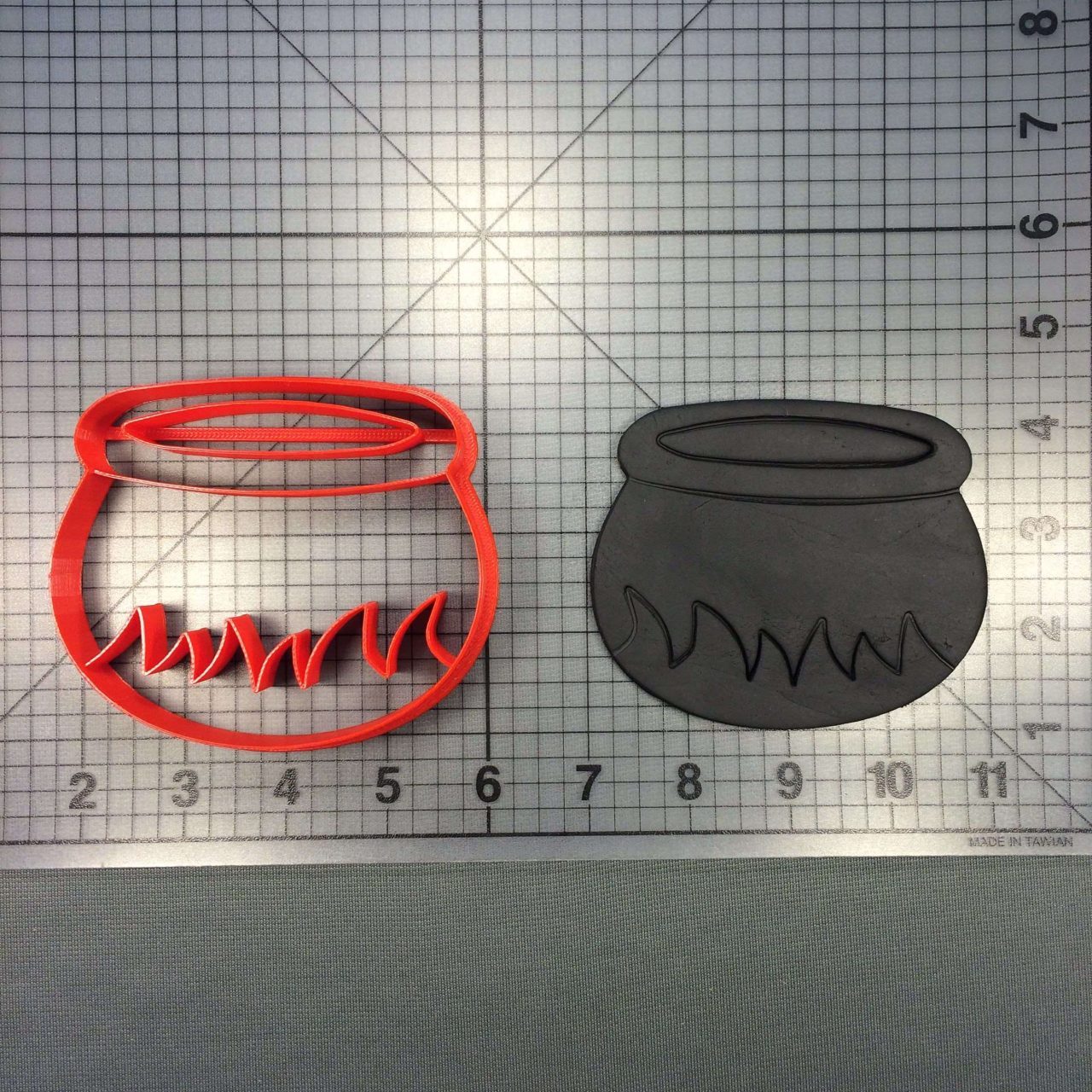 Cauldron 102 Cookie Cutter