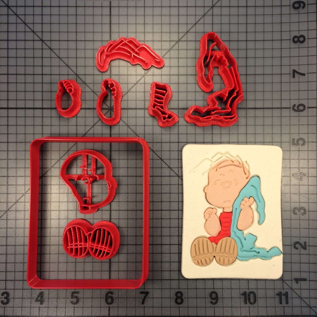 Charlie Brown- Linus 100 Cookie Cutter Set (Cartoon Character 418 Cookie Cutter Set)