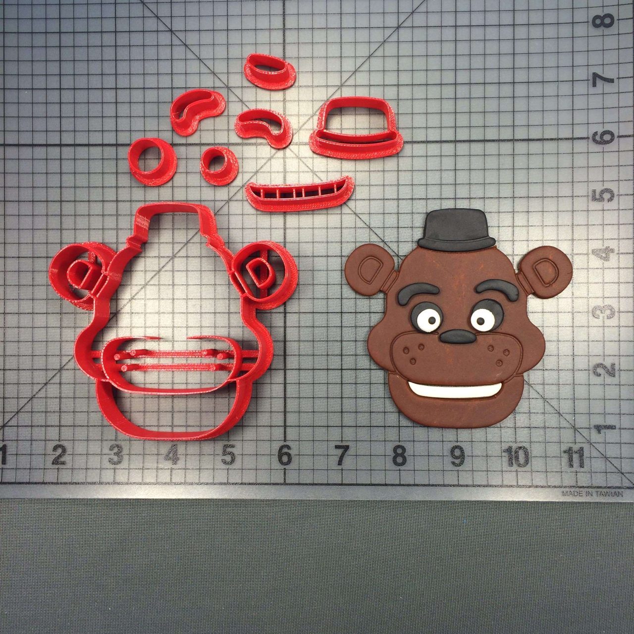 Friday Nights at Freddys- Freddie 100 Cookie Cutter Set (Video Game 139 Cookie Cutter Set)
