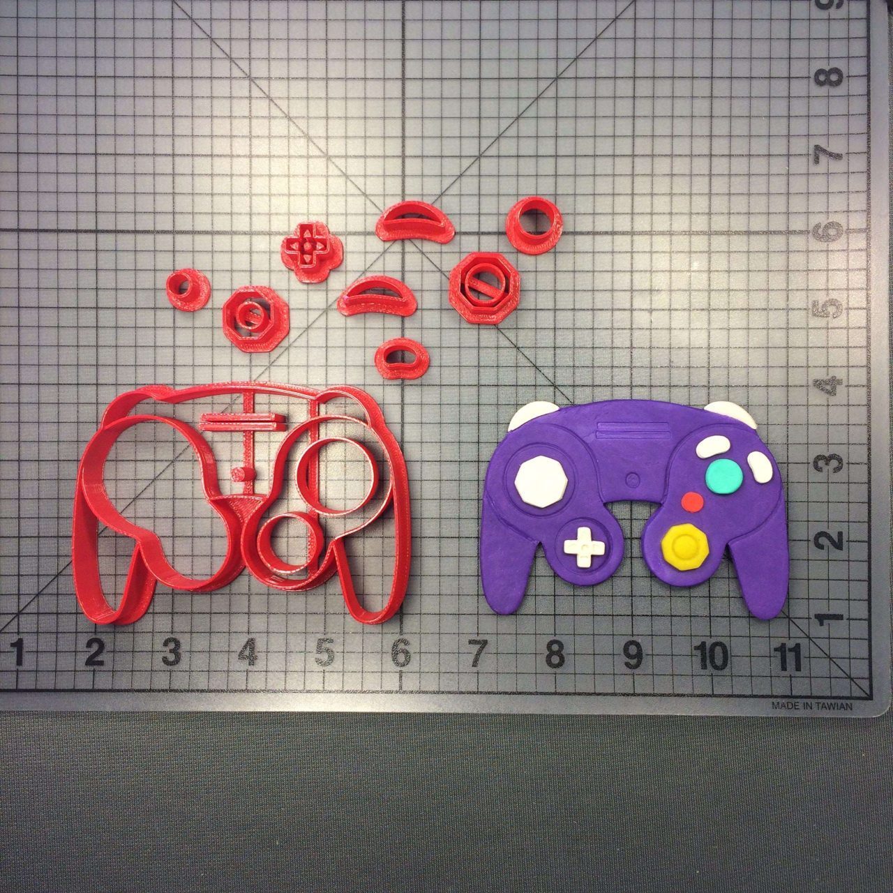 Game Cube Controller 100 Cookie Cookie Set (Video Game 143 Cookie Cutter Set)