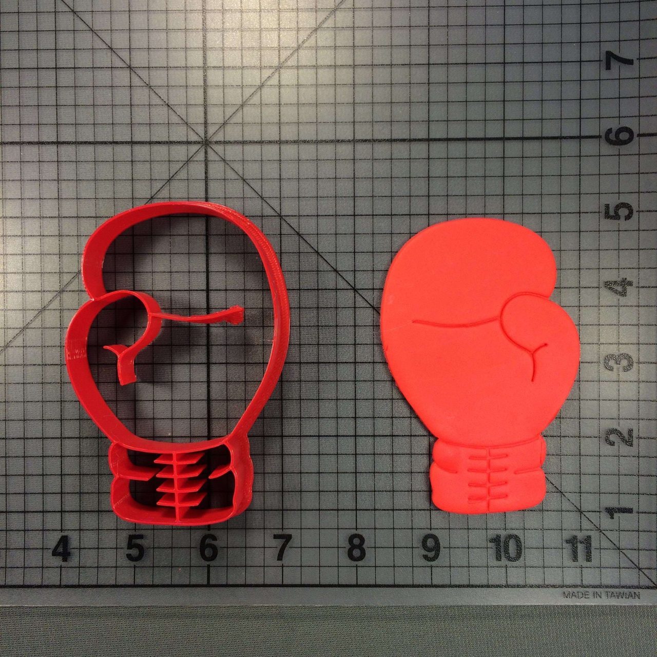 Boxing Glove 266-089 Cookie Cutter (4 inch)