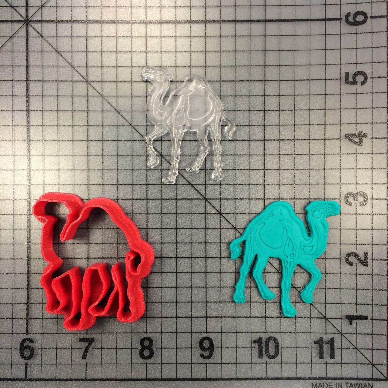 Camel 227-030 Cookie Cutter and Acrylic Stamp - Image 3