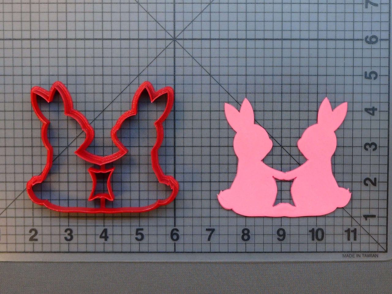 Bunnies Holding Hands 266-606 Cookie Cutter