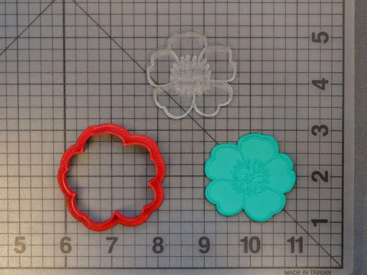 Flower 227-122 Cookie Cutter and Stamp (Embossed)