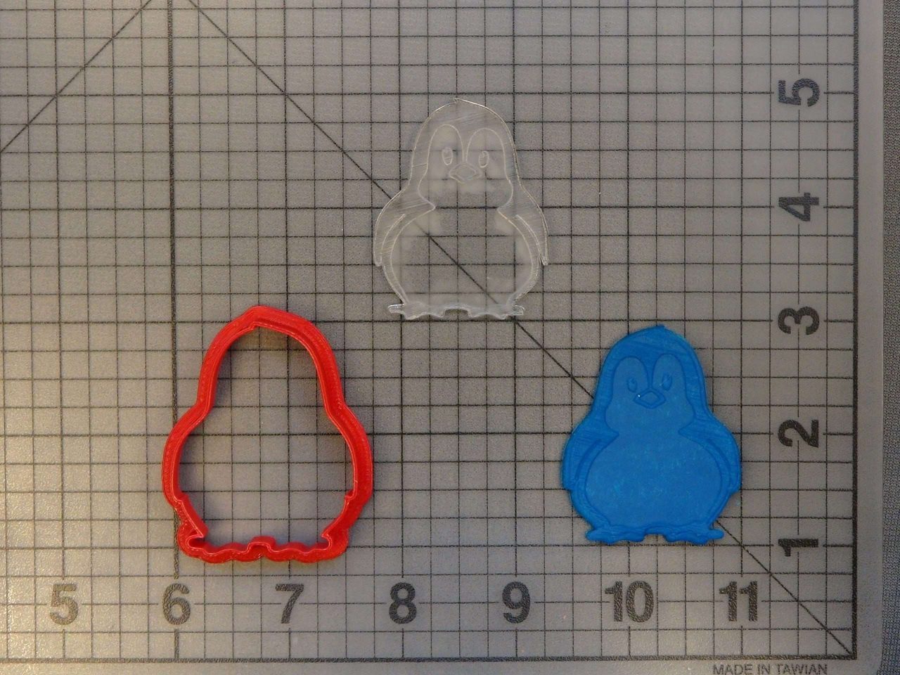 Penguin 227-090 Cookie Cutter and Stamp (Embossed)