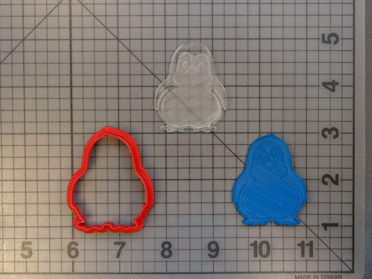 Penguin 227-090 Cookie Cutter and Stamp (Embossed)