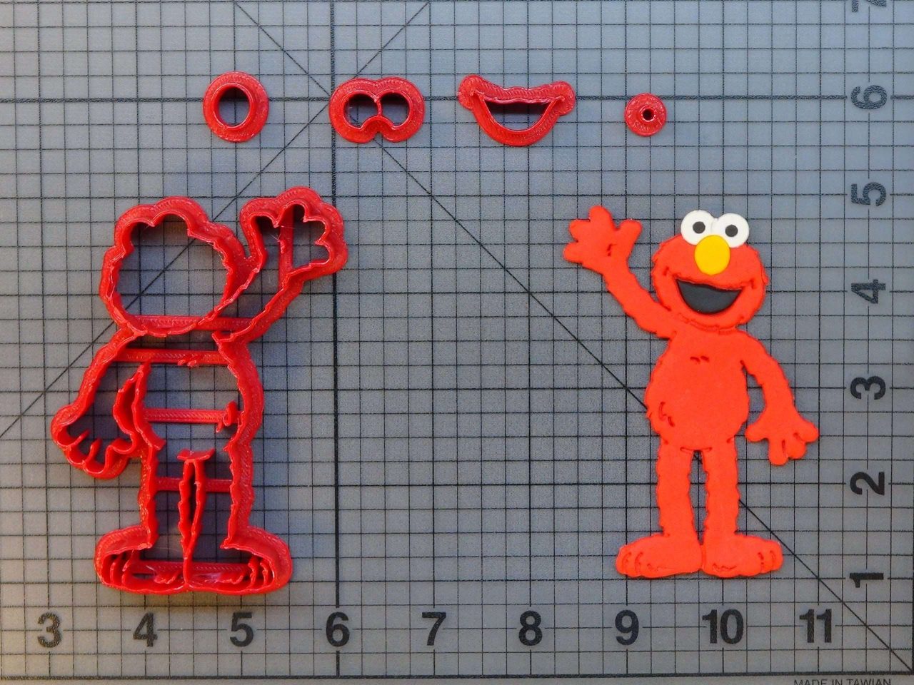 Sesame Street - Elmo Body 266-615 Cookie Cutter Set