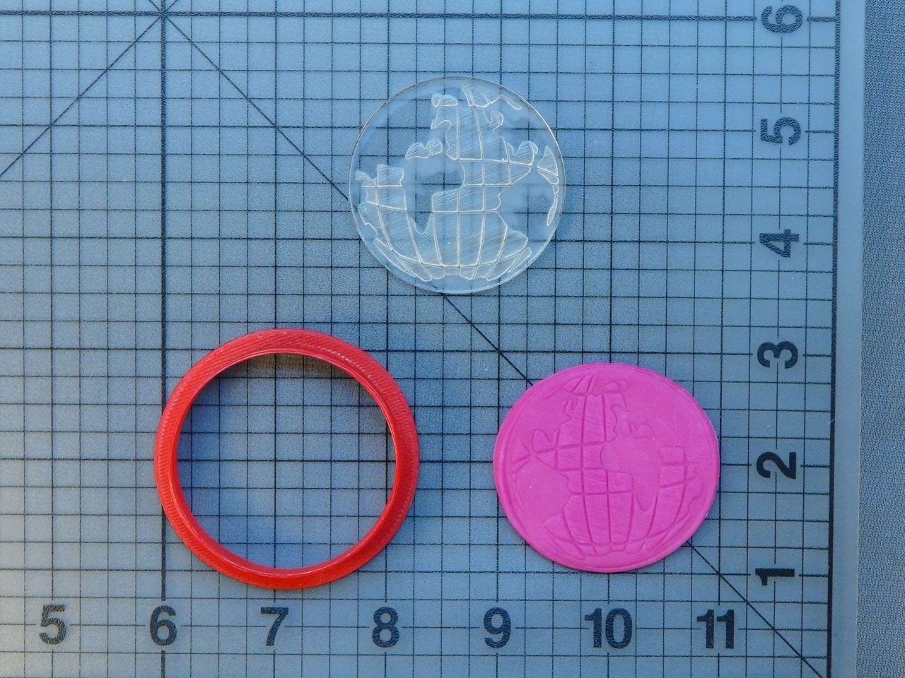 World 227-084 Cookie Cutter and Stamp (Embossed)