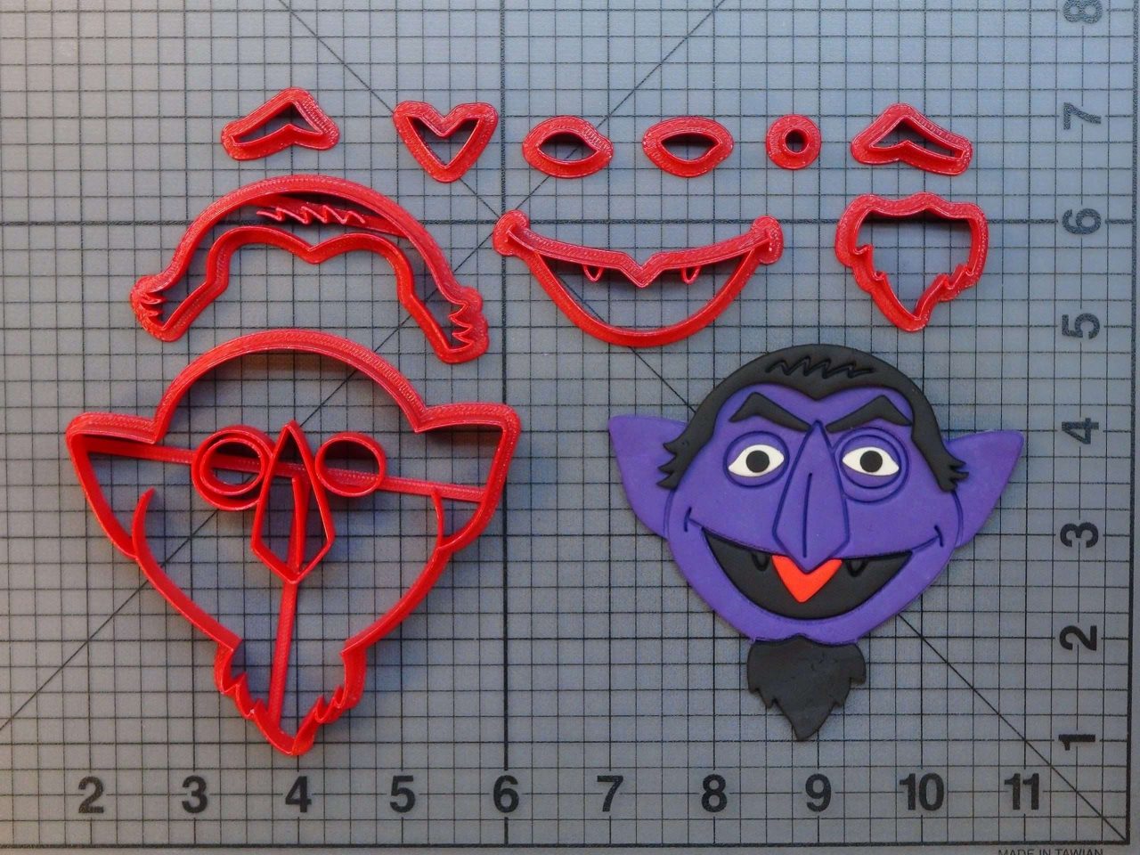 Sesame Street - Count Von Count 266-655 Cookie Cutter Set
