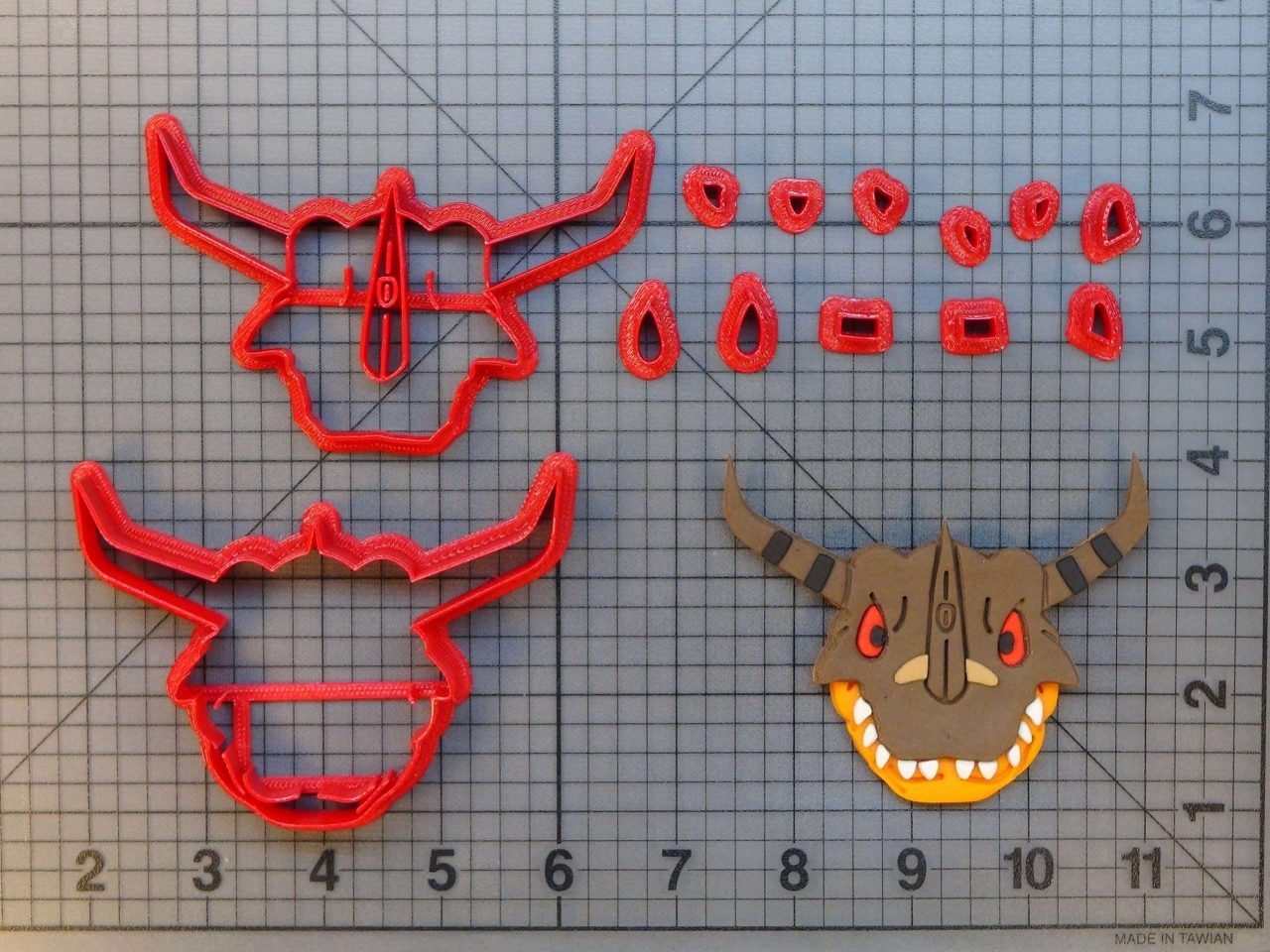 Digimon - Greymon 266-757 Cookie Cutter Set