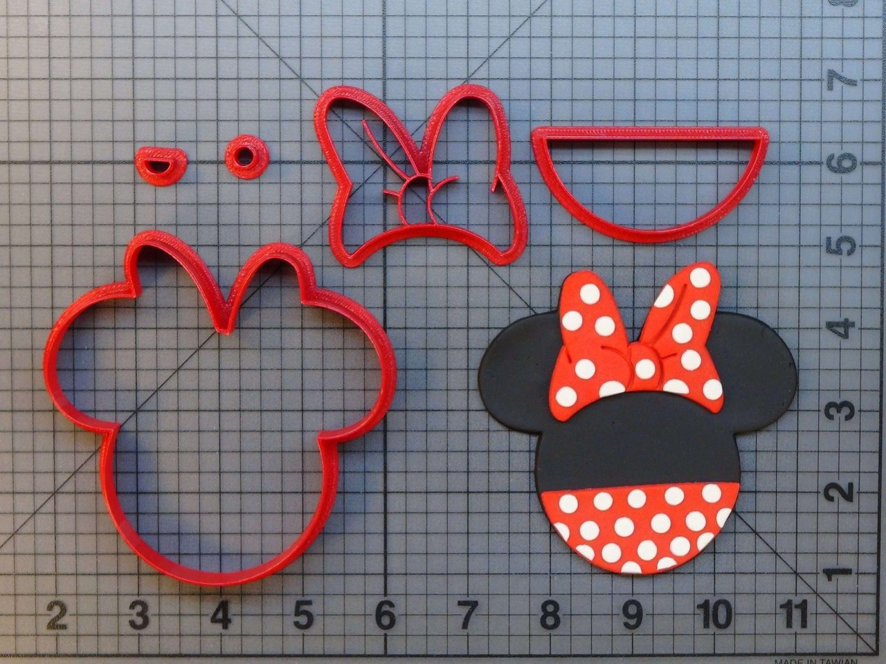 Minnie with Pants 266-804 Cookie Cutter Set