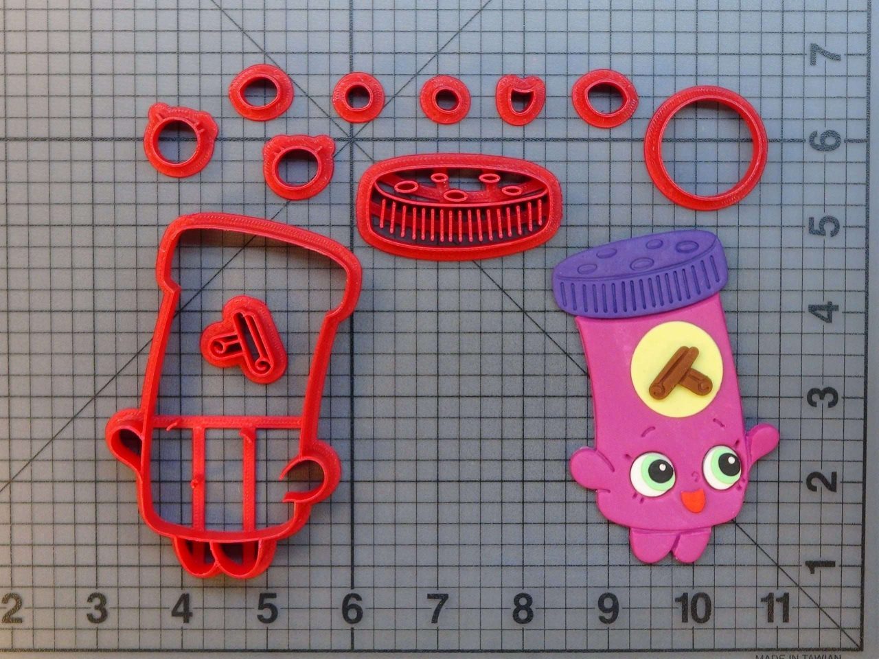 Shopkins - Cinnamon Sally 266-661 Cookie Cutter Set
