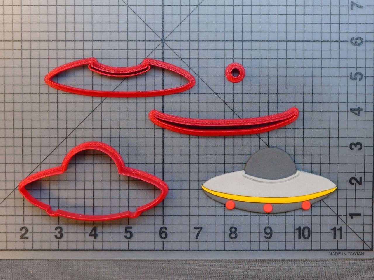 Flying Saucer 266-846 Cookie Cutter Set
