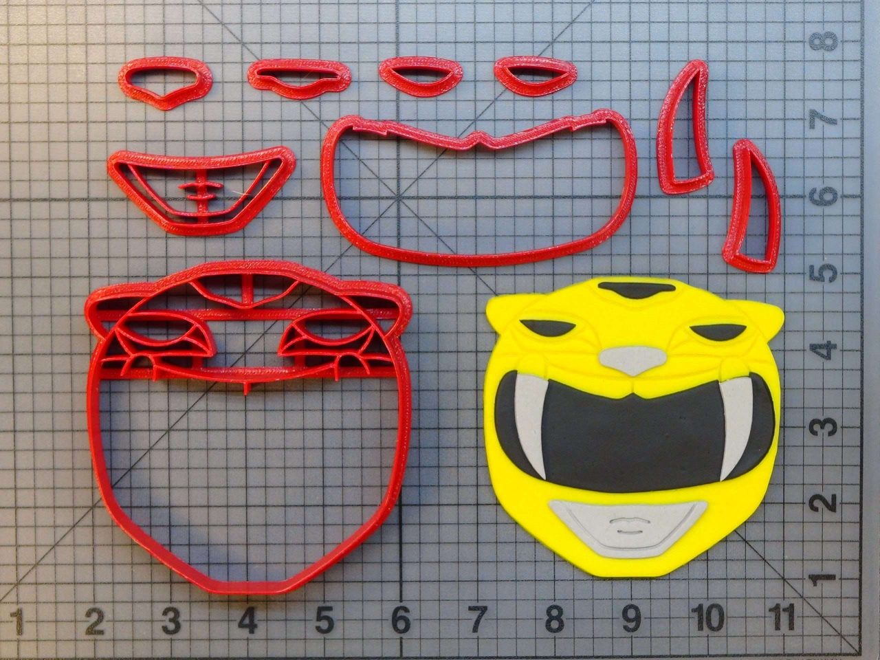 Mighty Morphin' Power Rangers - Yellow Ranger 266-886 Cookie Cutter Set