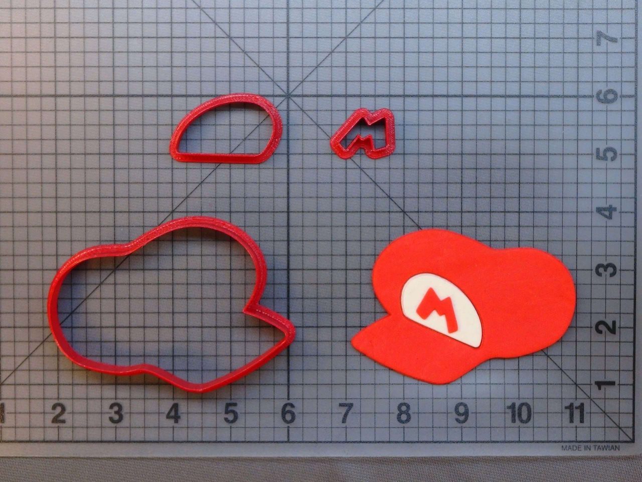 Super Mario - Mario's Hat 266-A054 Cookie Cutter Set