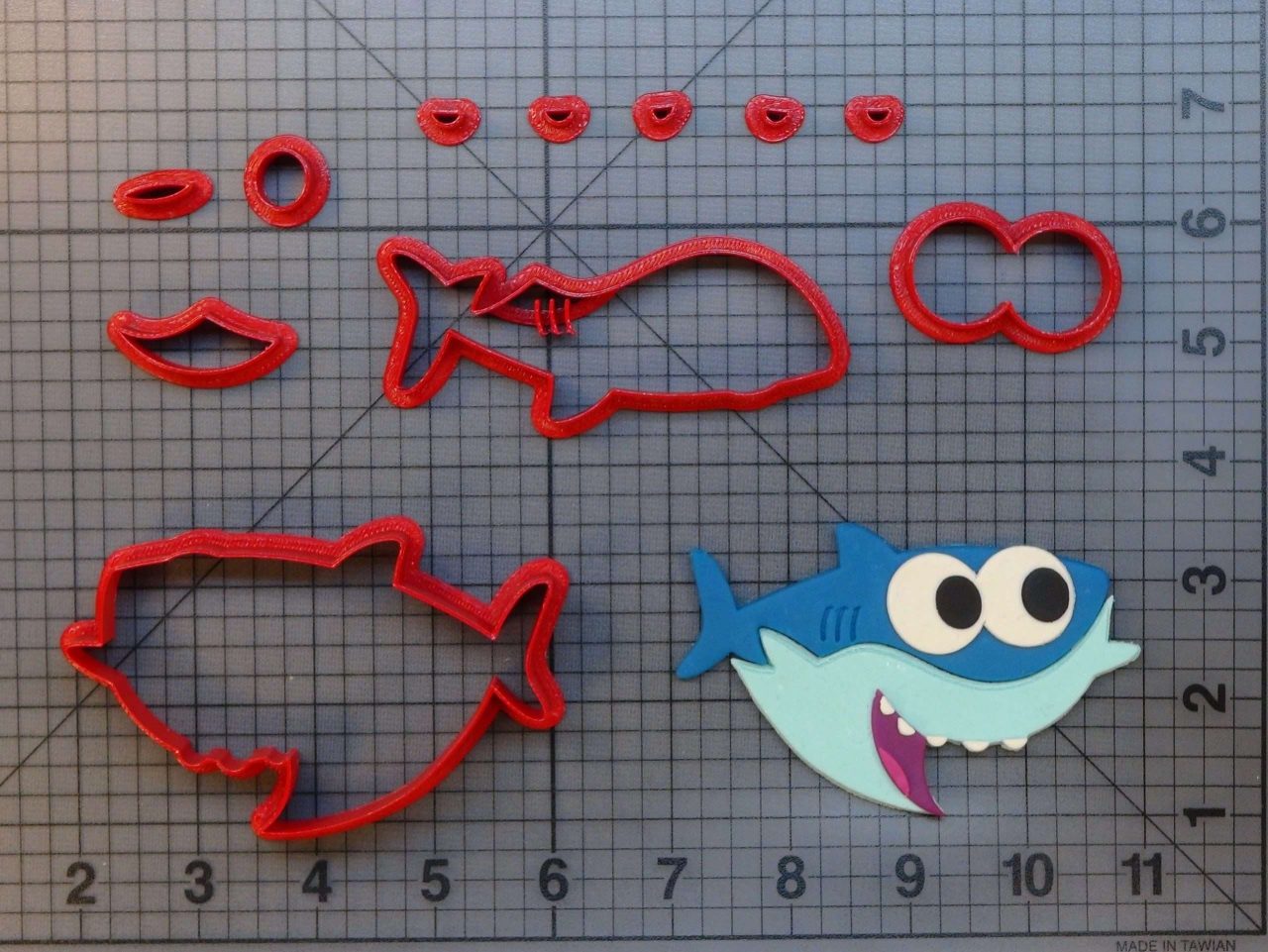 Baby Shark 266-A338 Cookie Cutter Set (4 inch)